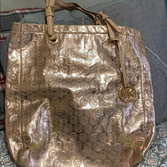 Michael Kors Handbags - ROSE GOLD MICHAEL KORS TOTE BAG